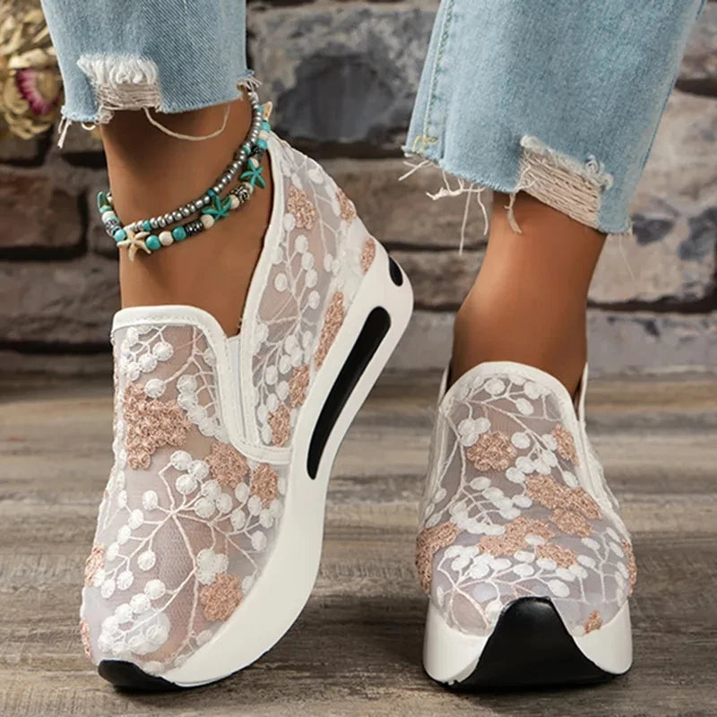 Zomerse Borduurwerk Loafers van Zara voor Trendy Dames