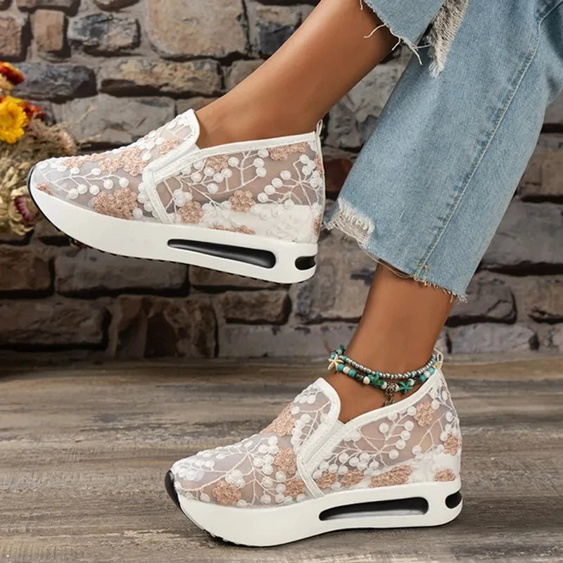 Zomerse Borduurwerk Loafers van Zara voor Trendy Dames