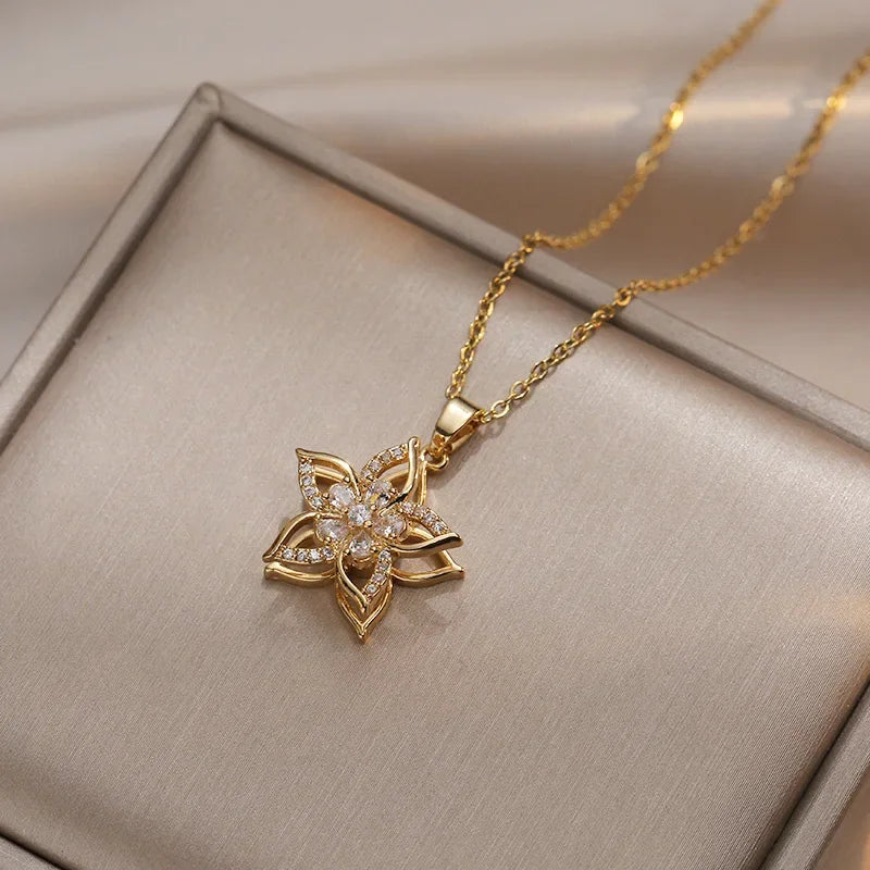 Enchanting Fashion Creative 360° Rotating Flower Pendant Necklace