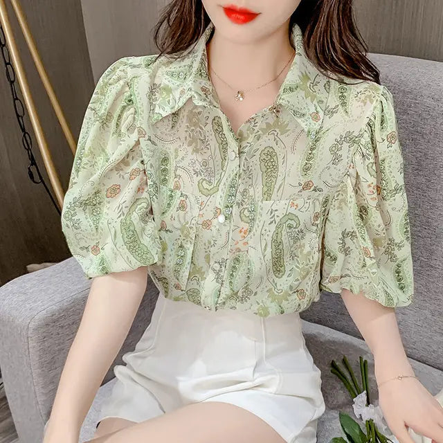 Stilvolle Sommerbluse mit Print und Reverskragen für Frauen