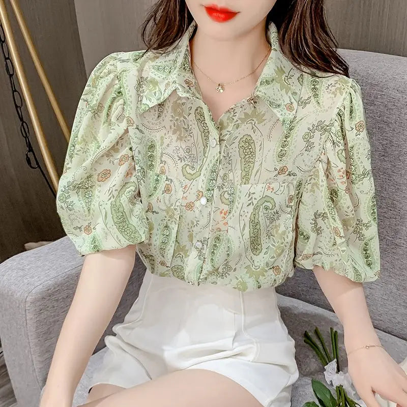 Stylish Summer Blouse with Print and Notched Collar for Women
