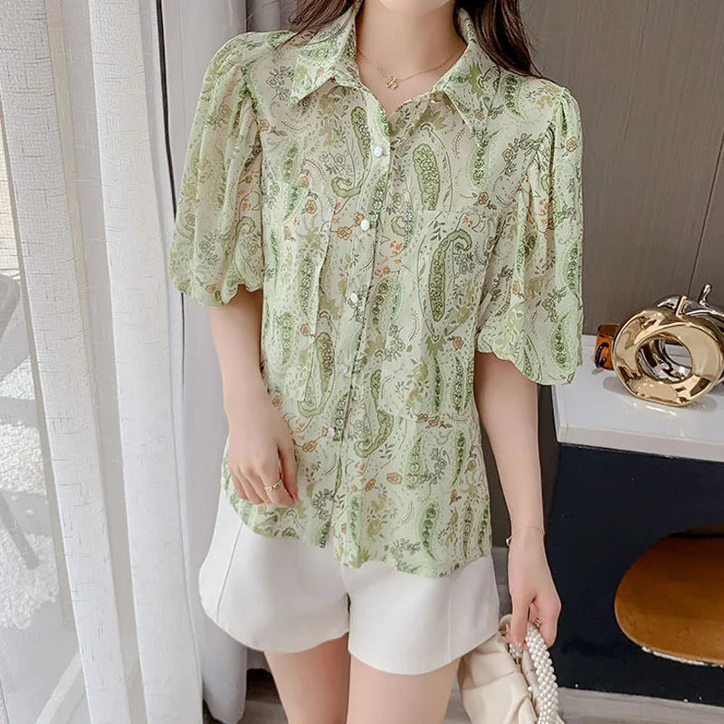Stylish Summer Blouse with Print and Notched Collar for Women