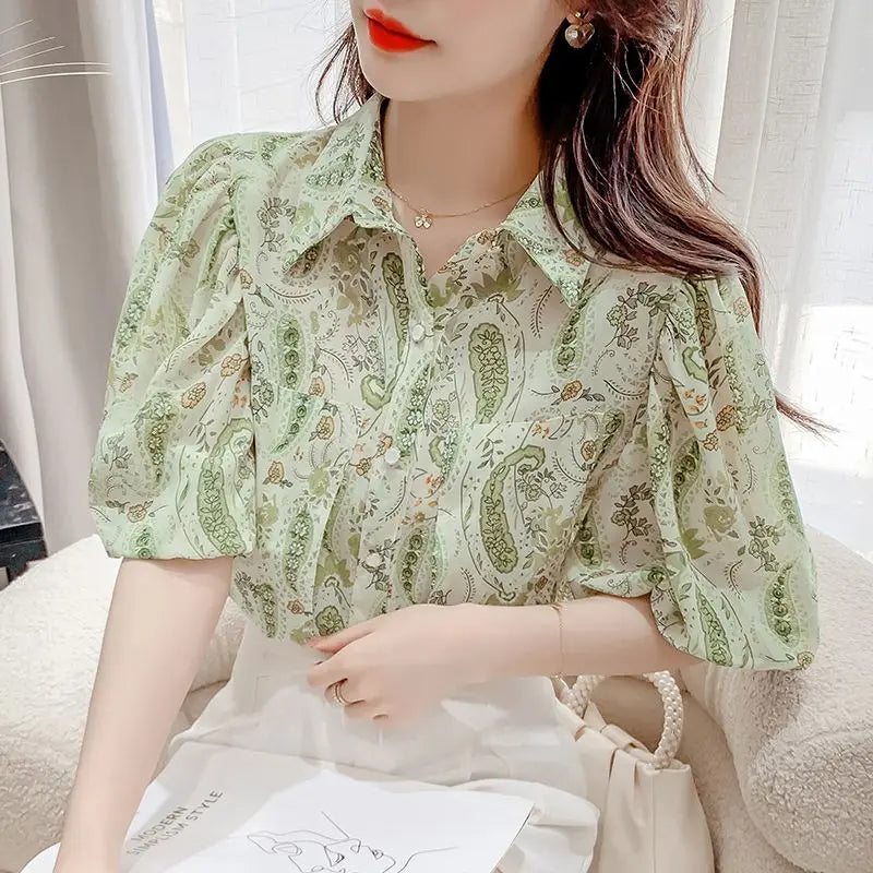 Stylish Summer Blouse with Print and Notched Collar for Women