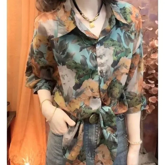 Luxe Chiffon Blouse van LuxElegance
