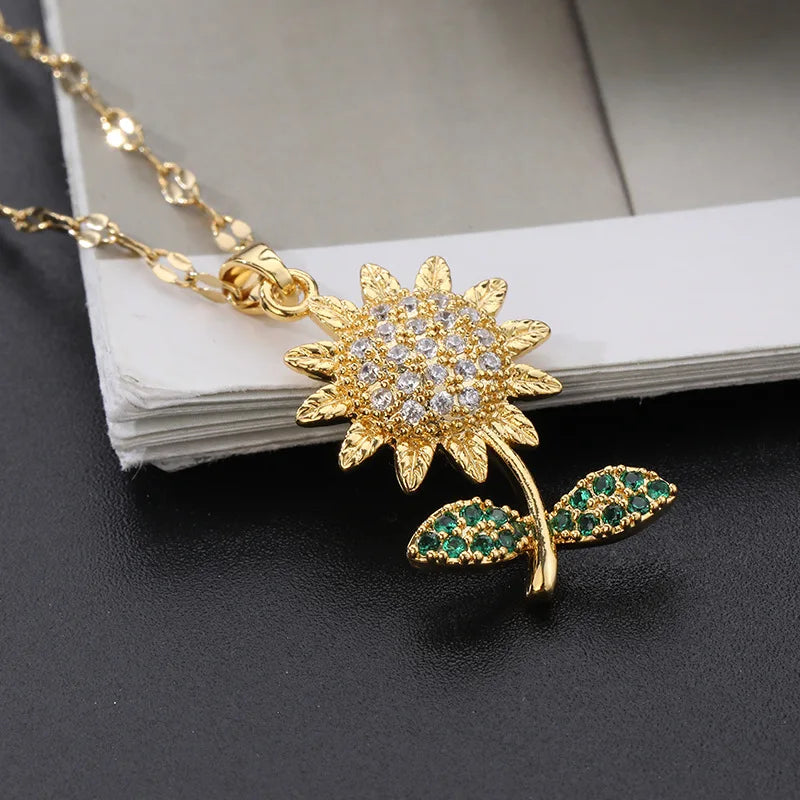 Enchanting Fashionable Fresh Daisy Flower Copper Pendant