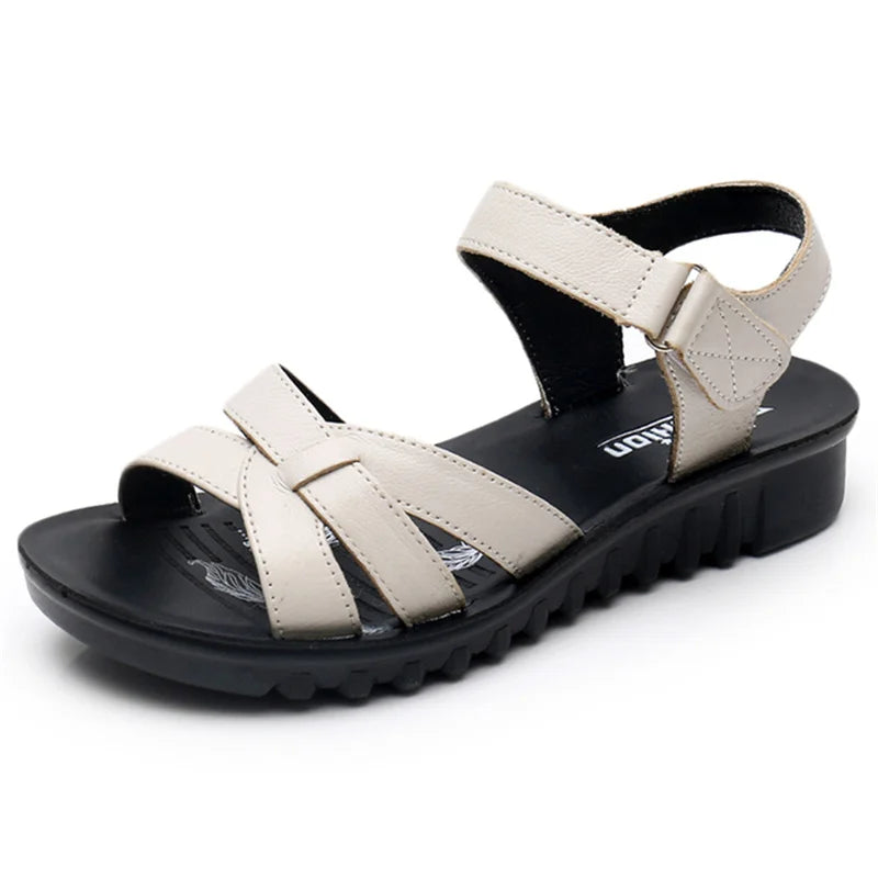 Scarpe estive per donne - Sandali in pelle con suola morbida