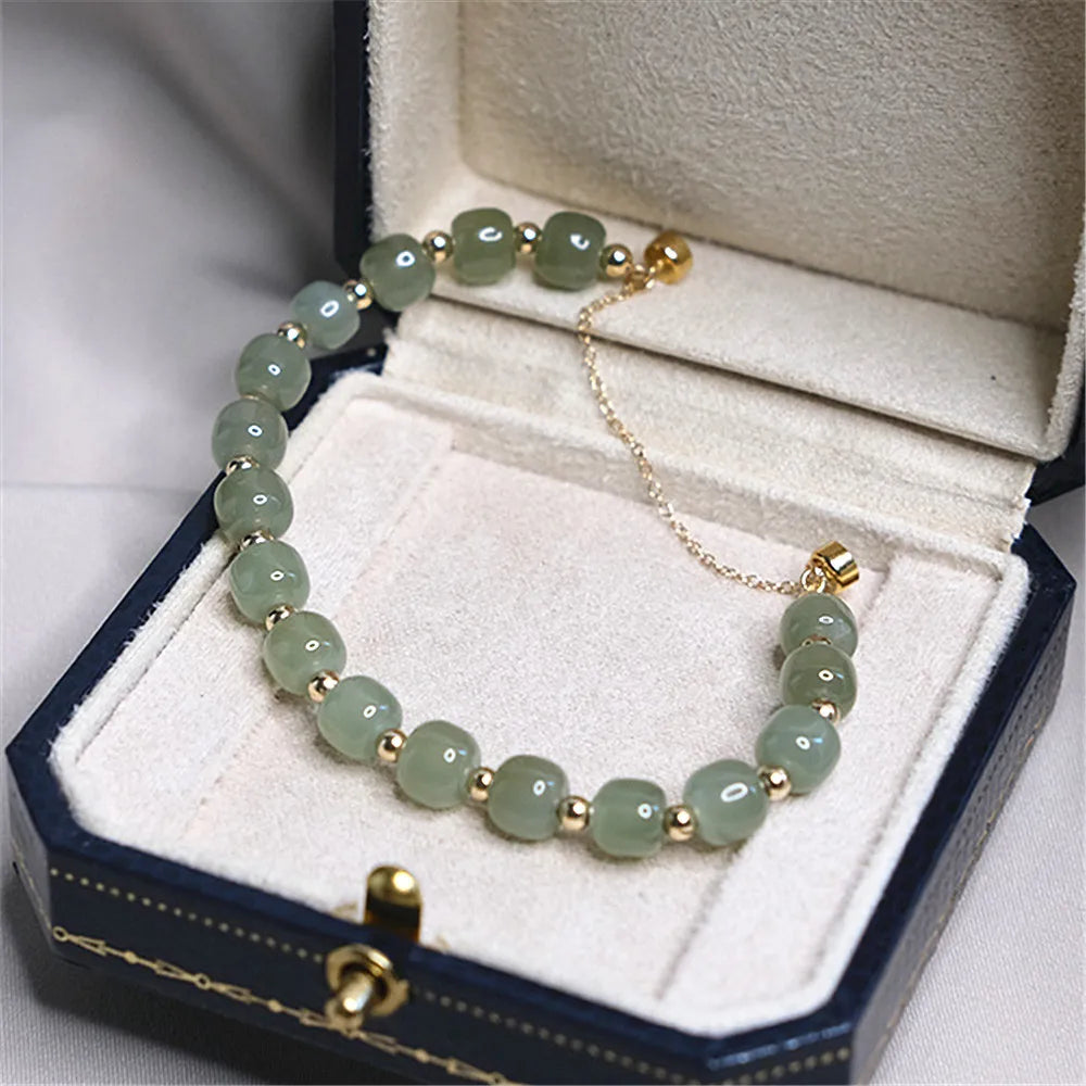 Natuurlijke Groene Tian Kralen Armband met Retro Chinese Stijl