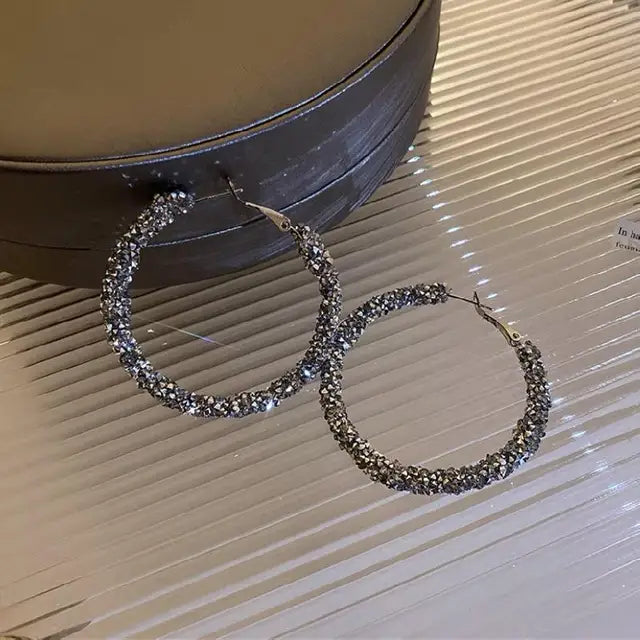 Elegante schwarze Strass-Ohrringe