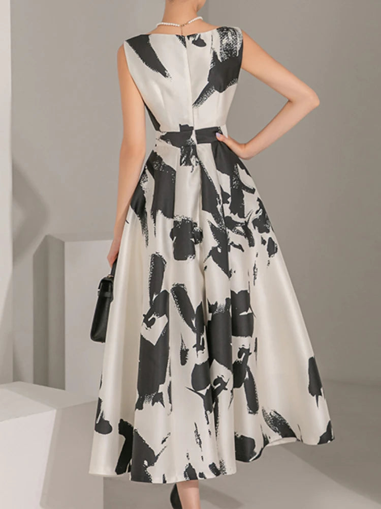 Elegante vestito midi estivo con stampa da notte