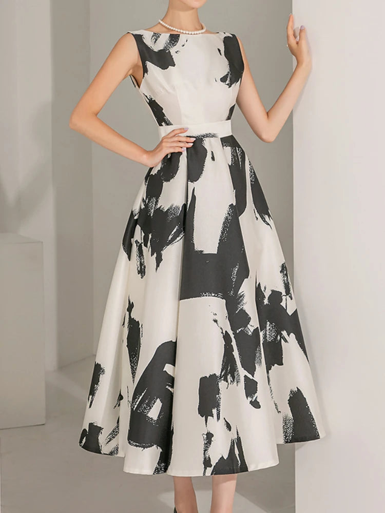 Elegante vestito midi estivo con stampa da notte