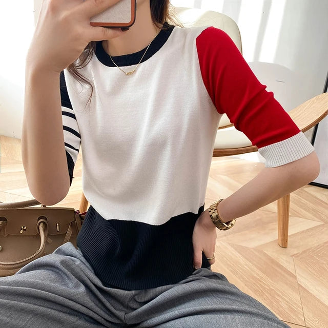 T-shirt estivo in cotone con maniche corte e motivo a quattro quadri, di tendenza e profondo