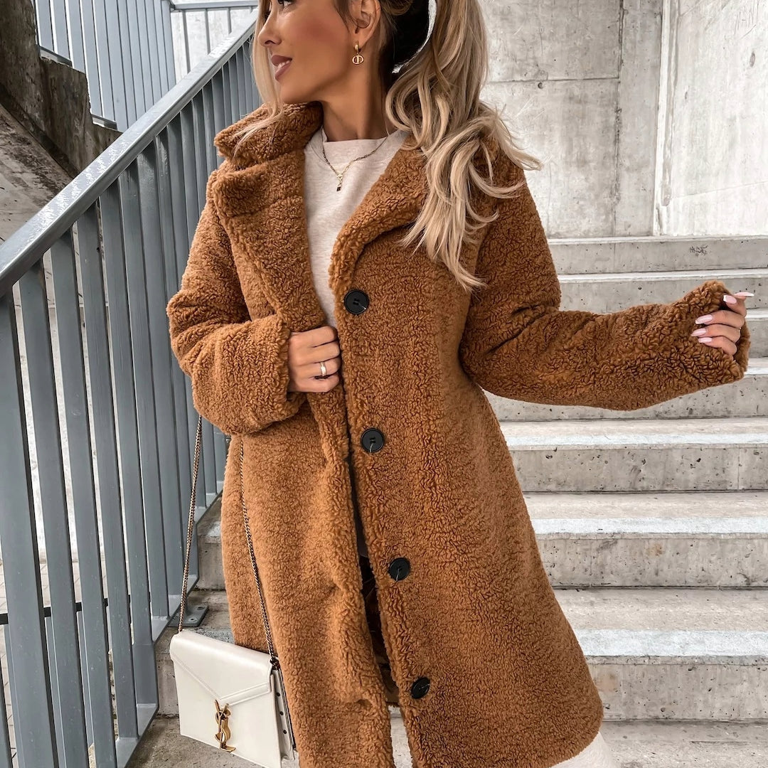 Olivia | Jas van elegante en gastvrije hete teddybeer