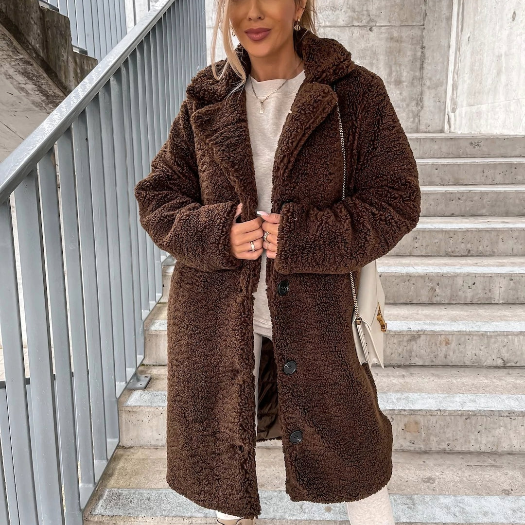 Olivia | Jas van elegante en gastvrije hete teddybeer