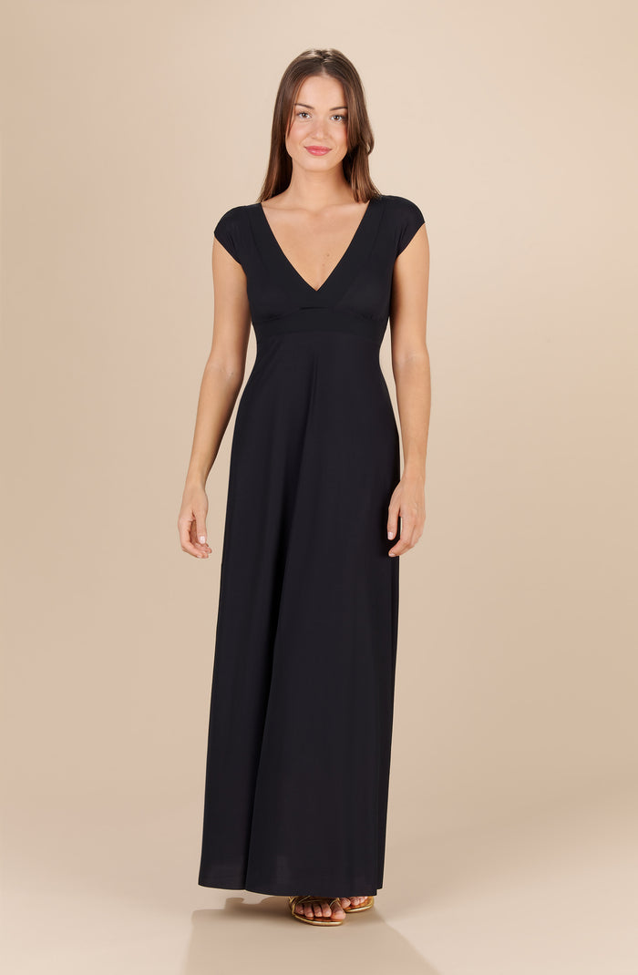Paula | Lang stromende jurk met een elegante halslijn