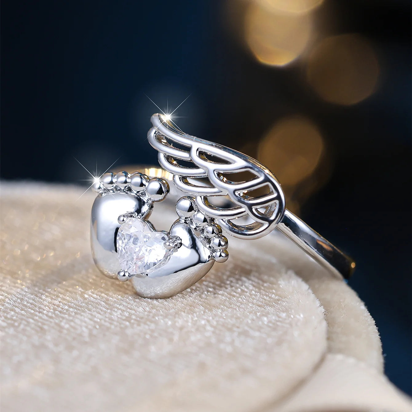 Anello con Ali di Zirconia Incantevole per Bellezza Raffinata