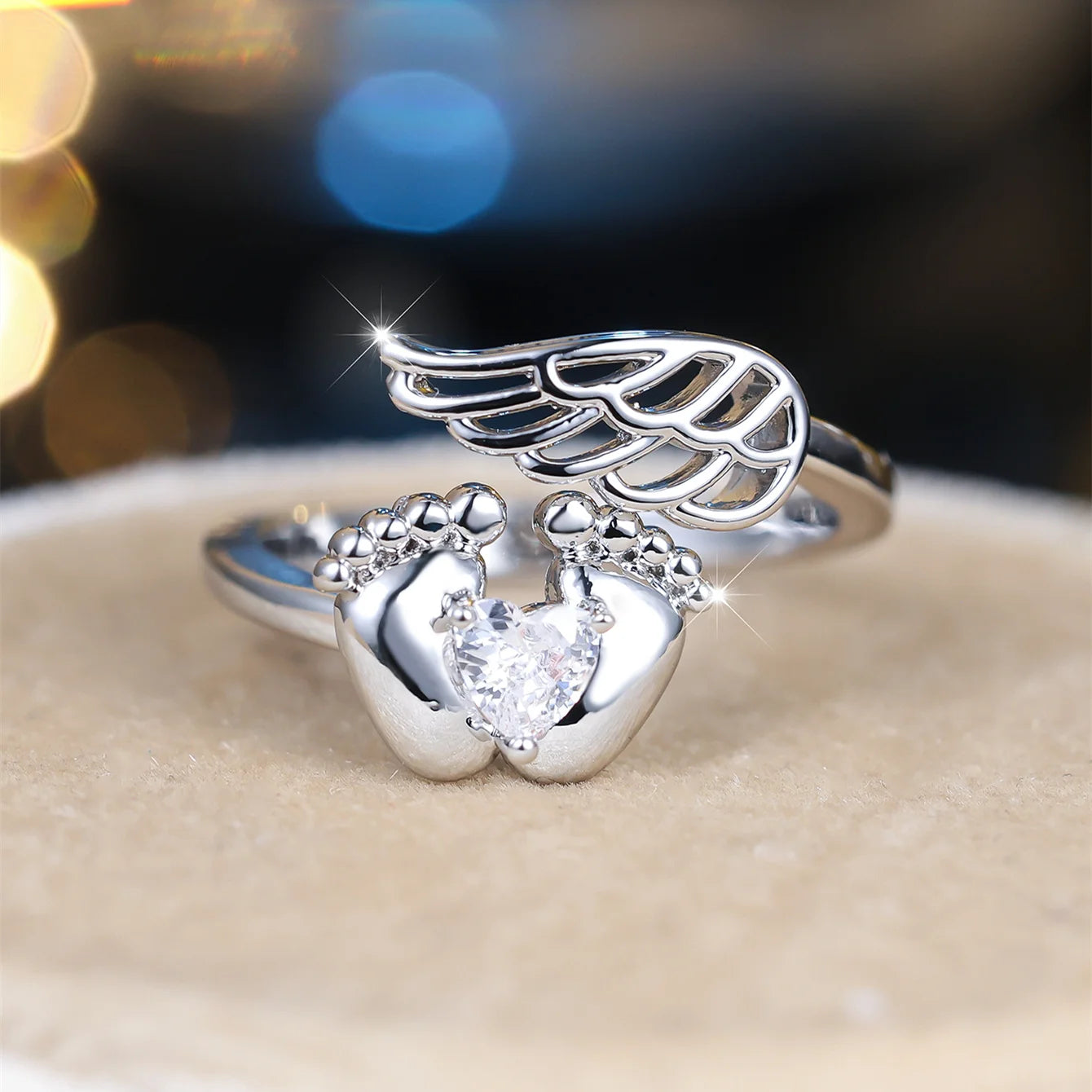Anello con Ali di Zirconia Incantevole per Bellezza Raffinata