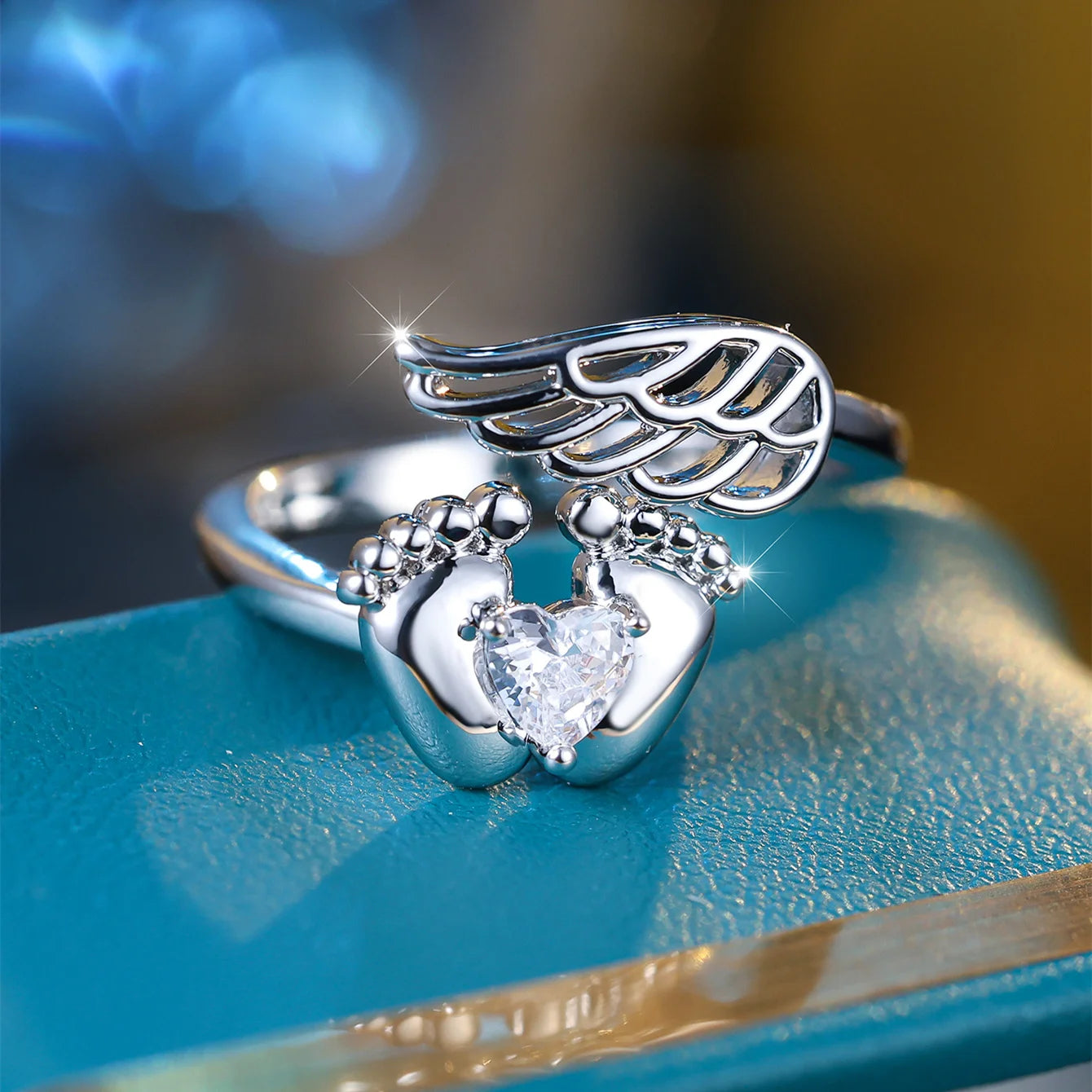 Anello con Ali di Zirconia Incantevole per Bellezza Raffinata