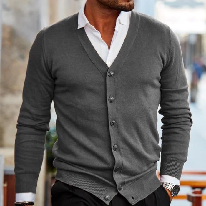 Grijs vest met een V-hals en knoopsluiting, ontworpen voor een comfortabele pasvorm en veelzijdigheid. Dit stijlvolle en functionele vest is perfect voor casual of semi-formele gelegenheden en biedt een moderne, elegante uitstraling met een relaxed comfort.