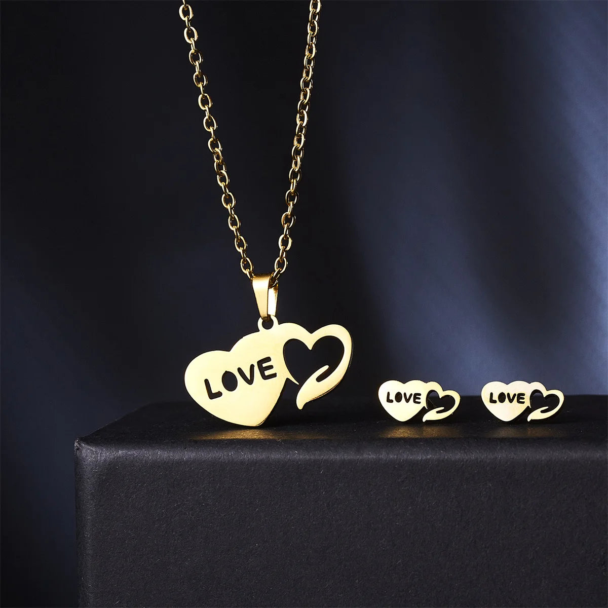 Golden Motherly Love Jewelry Set for Unforgettable Moments
