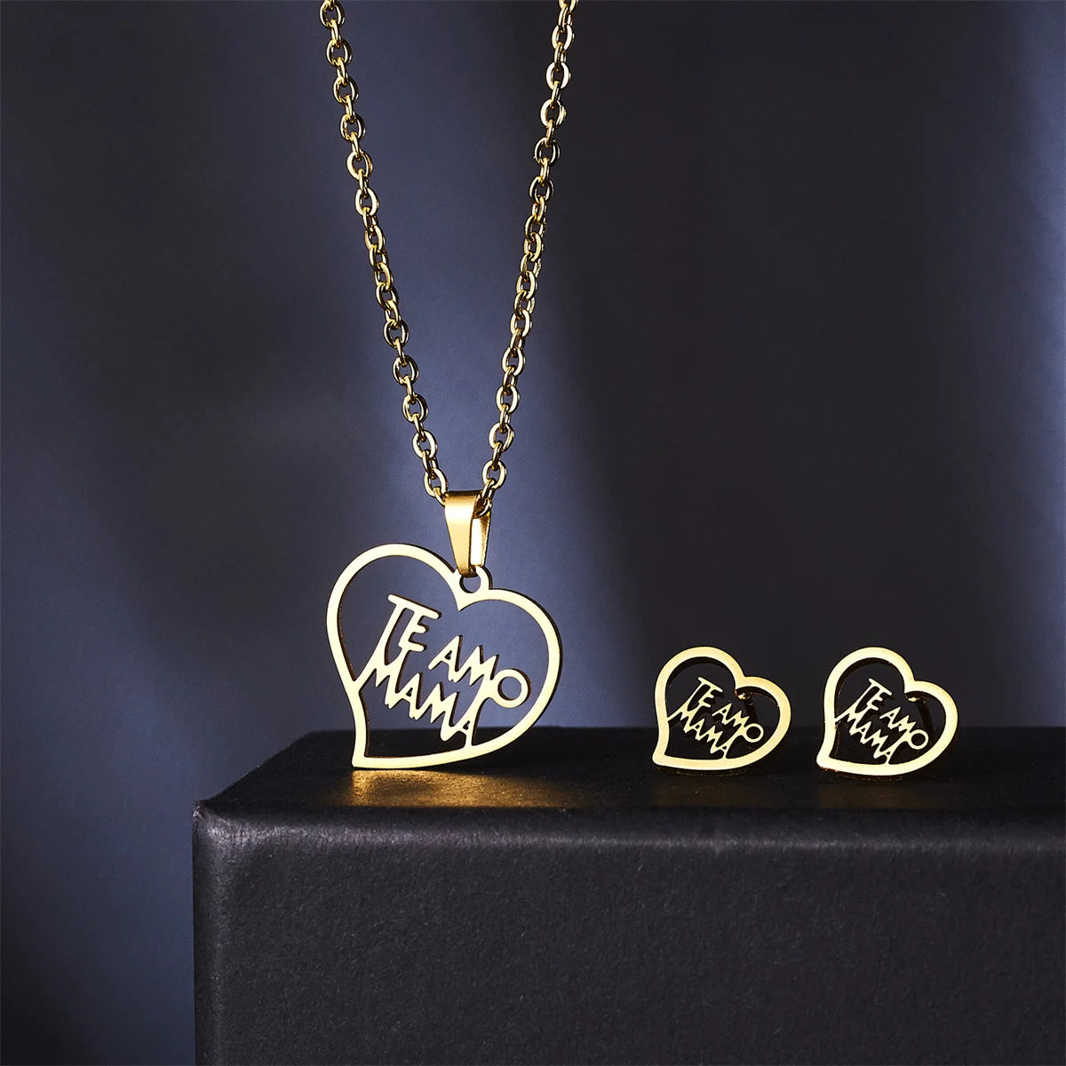 Golden Motherly Love Jewelry Set for Unforgettable Moments