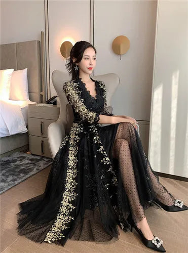 ModeMeesteres Dress with Embroidery and Lace