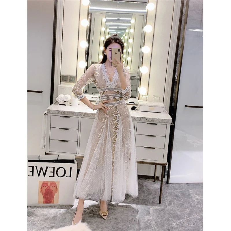 ModeMeesteres Dress with Embroidery and Lace