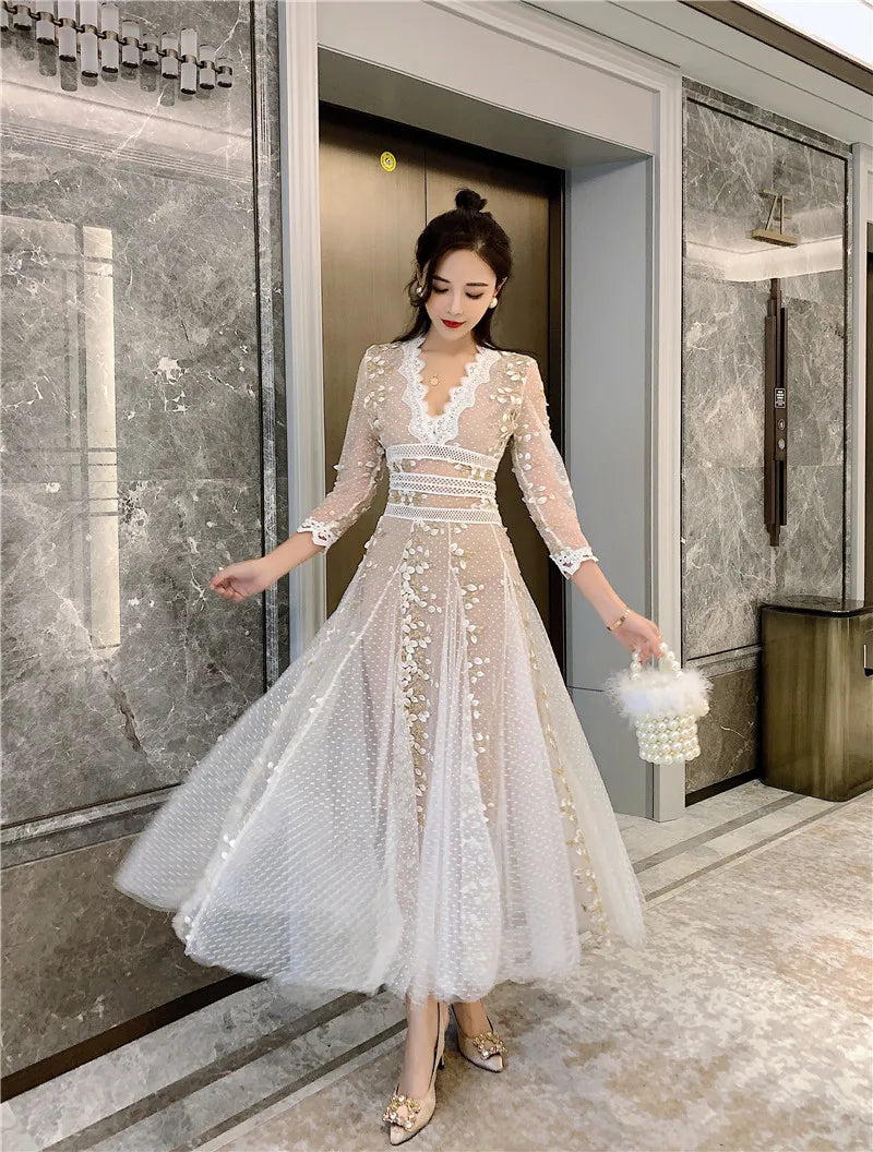 ModeMeesteres Dress with Embroidery and Lace
