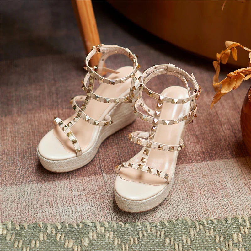 VividCatwalk High heel sandals
