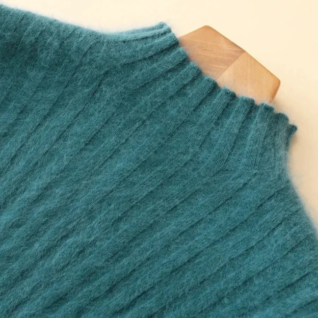 Stylish and Warm: Discover Our EDEL Long-Sleeve Dress of Cashmere!