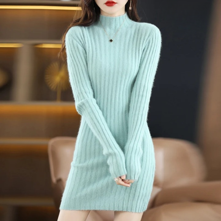 Stylish and Warm: Discover Our EDEL Long-Sleeve Dress of Cashmere!