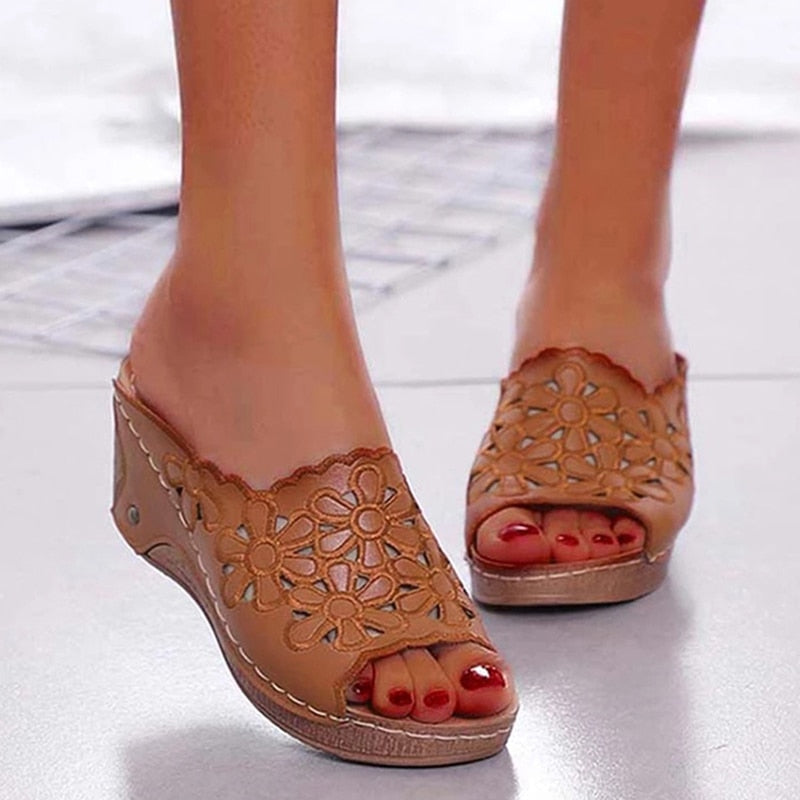 Orthopedic retro sleigh heels for women