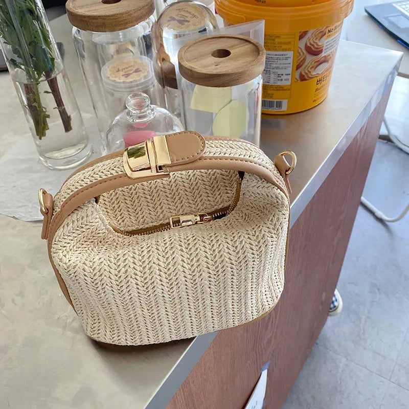 Charme von CocoStijl: Stro Crossbody Tasche