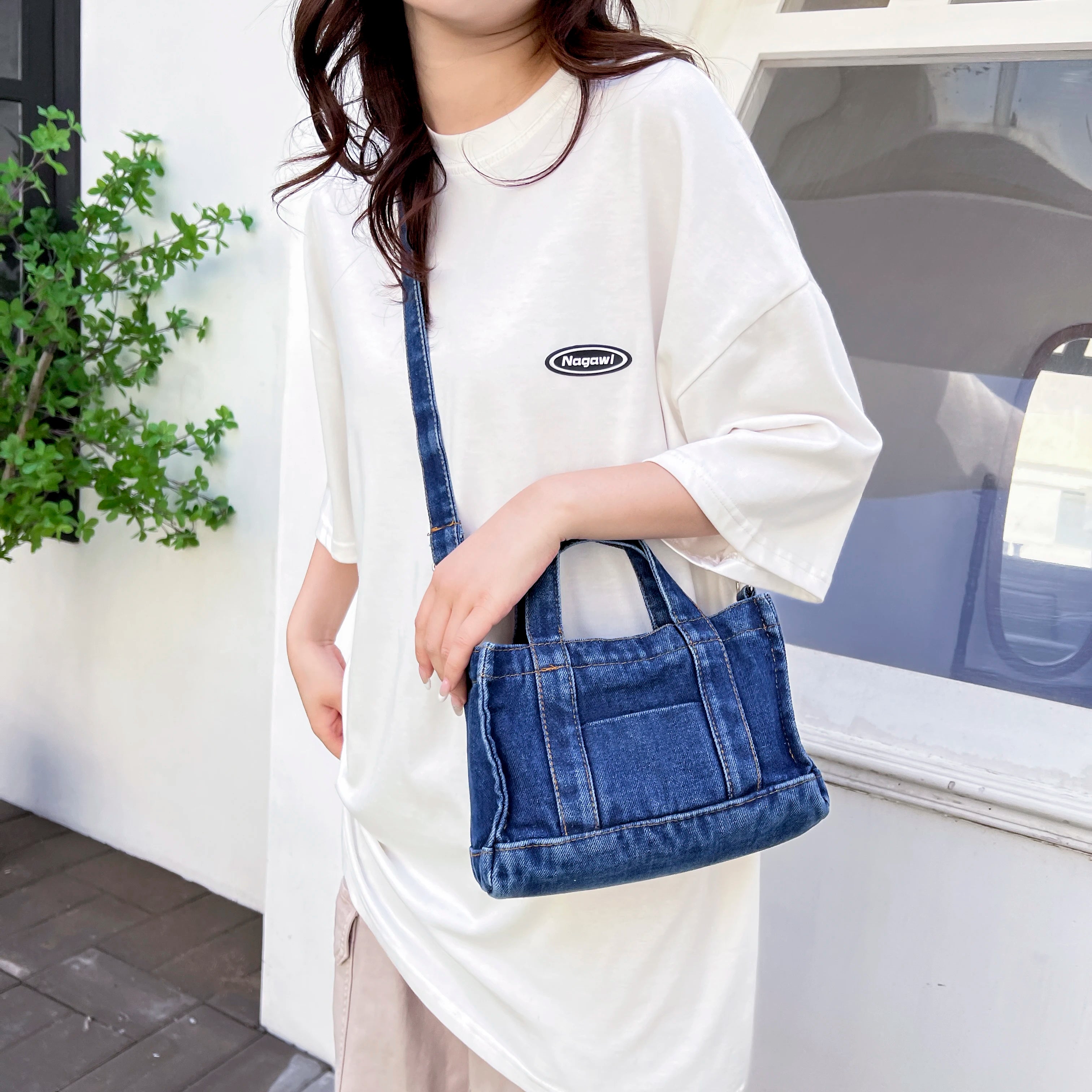LuxeMode Denim Bag: Style and Functionality