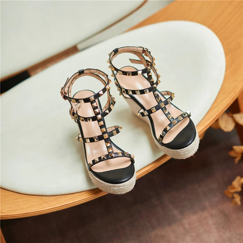 VividCatwalk High heel sandals