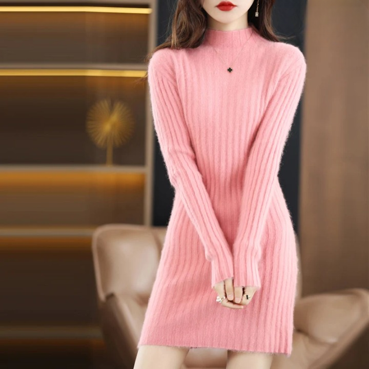 Stylish and Warm: Discover Our EDEL Long-Sleeve Dress of Cashmere!