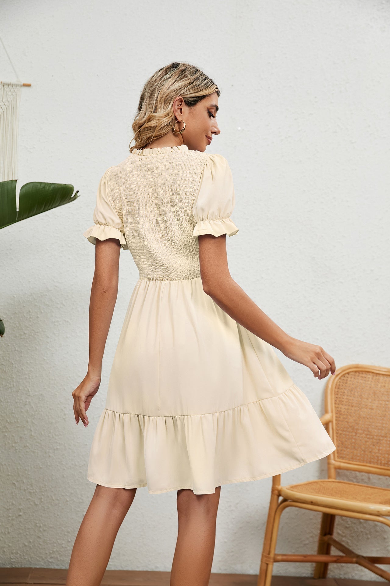 Vestito estivo beige con frange