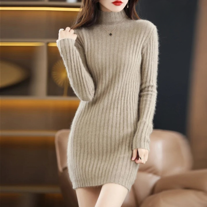 Stylish and Warm: Discover Our EDEL Long-Sleeve Dress of Cashmere!