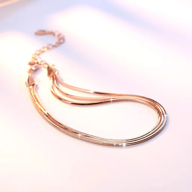 Betoverende Zilveren Slang Armband voor Tijdloze Elegantie