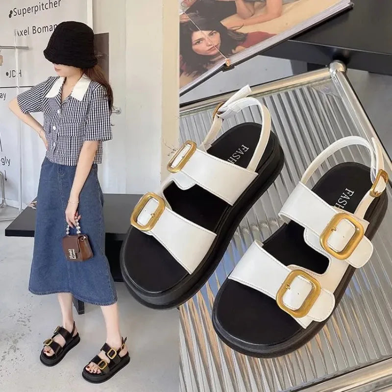 Sommerliche Plateau-Sandalen mit Metallschnalle für Damen