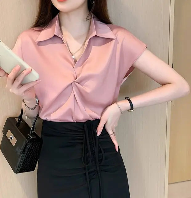 Sommerliche Satin V-Ausschnitt Bluse mit kurzen Ärmeln