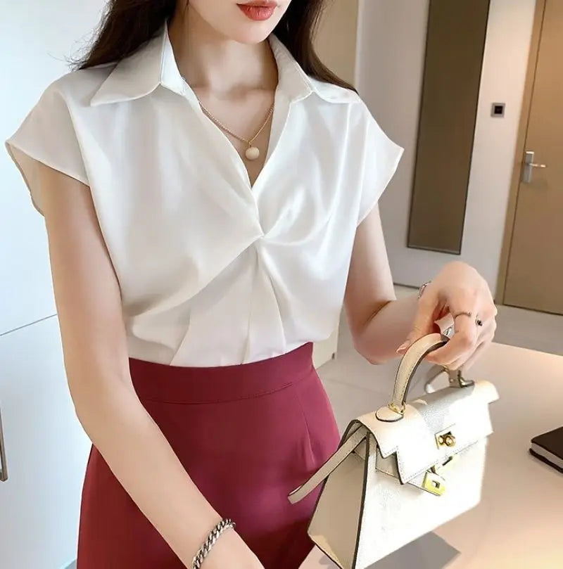 Sommerliche Satin V-Ausschnitt Bluse mit kurzen Ärmeln