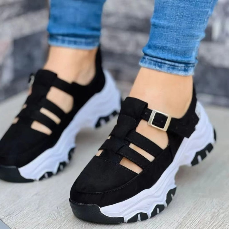 Orthopädische Sandalen mit dicken Sohlen