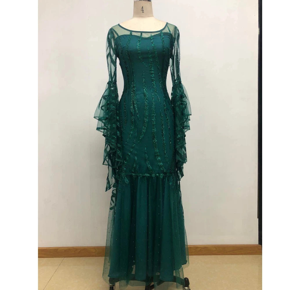 Bezauberndes Luxus Maxi Kleid mit Reicher Spitze und Gestreutem Gold