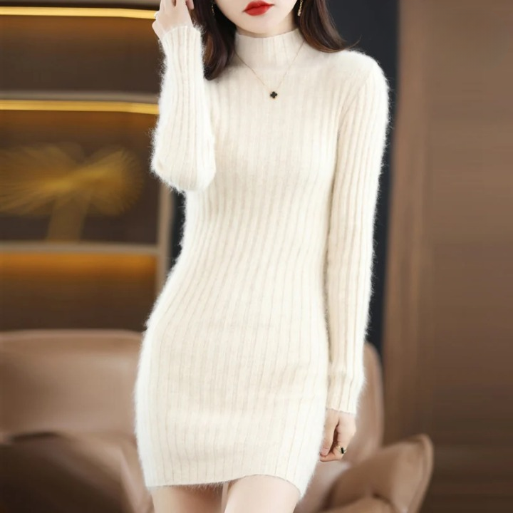 Stylish and Warm: Discover Our EDEL Long-Sleeve Dress of Cashmere!