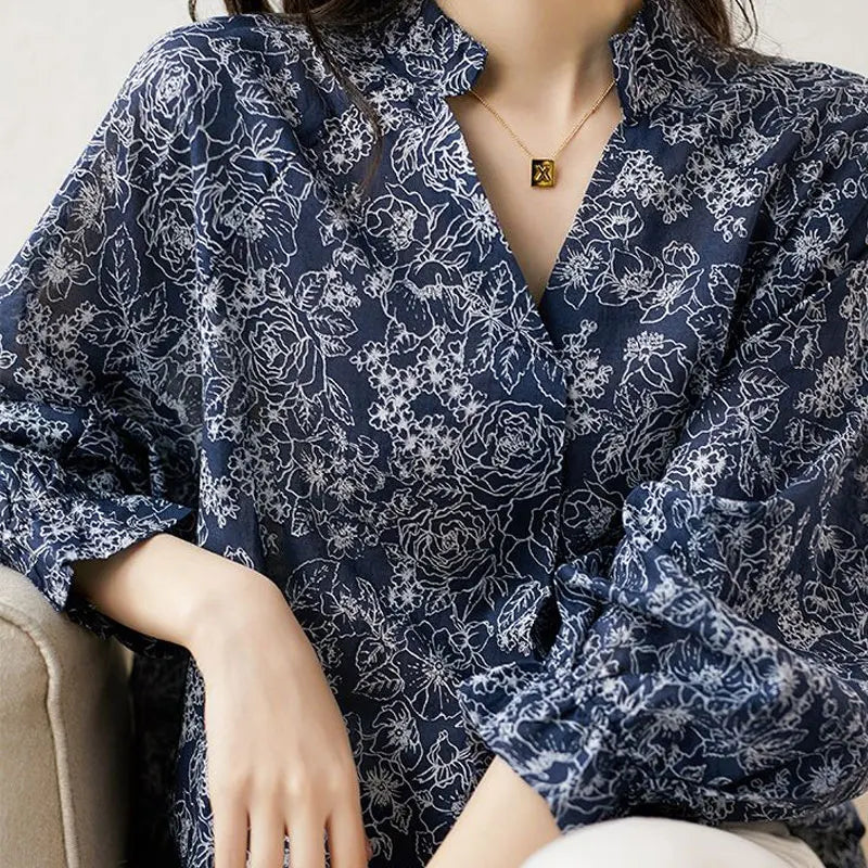 Vintage Print Blouse with V-neck and 3/4 Sleeves