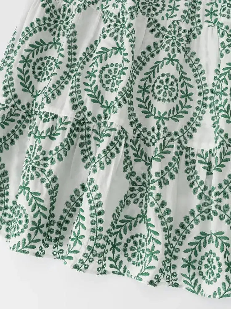 Zomerse Geborduurde Midi Jurk van FashionElegance