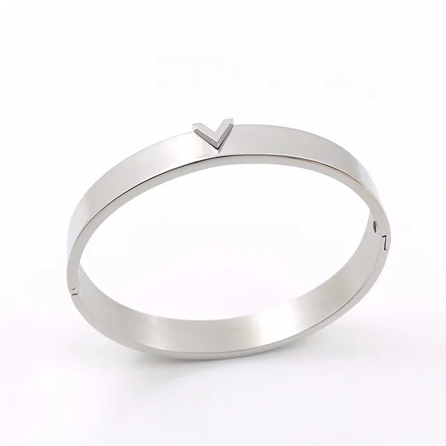 Bracciale in titanio a forma di V splendente - Simbolo di amore e raffinatezza