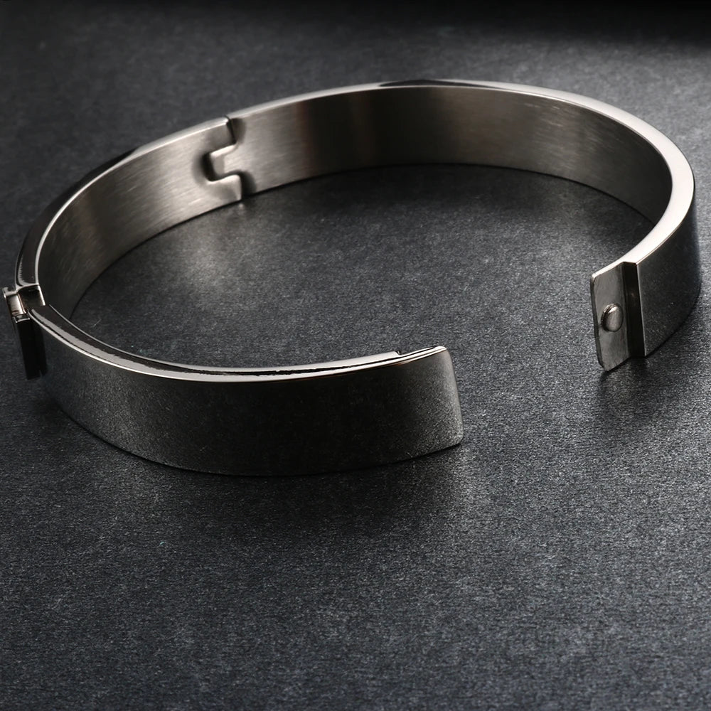 Bracciale in titanio a forma di V splendente - Simbolo di amore e raffinatezza