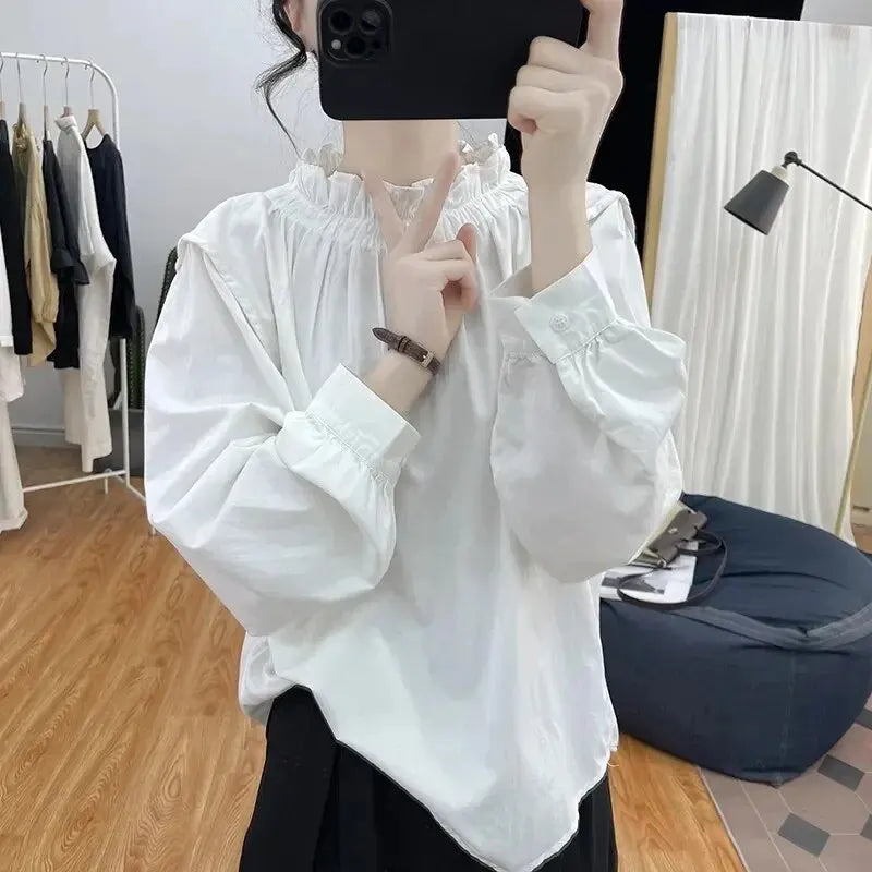 Vintage Stylish Age-Reducing Women's Blouse with Long Sleeves