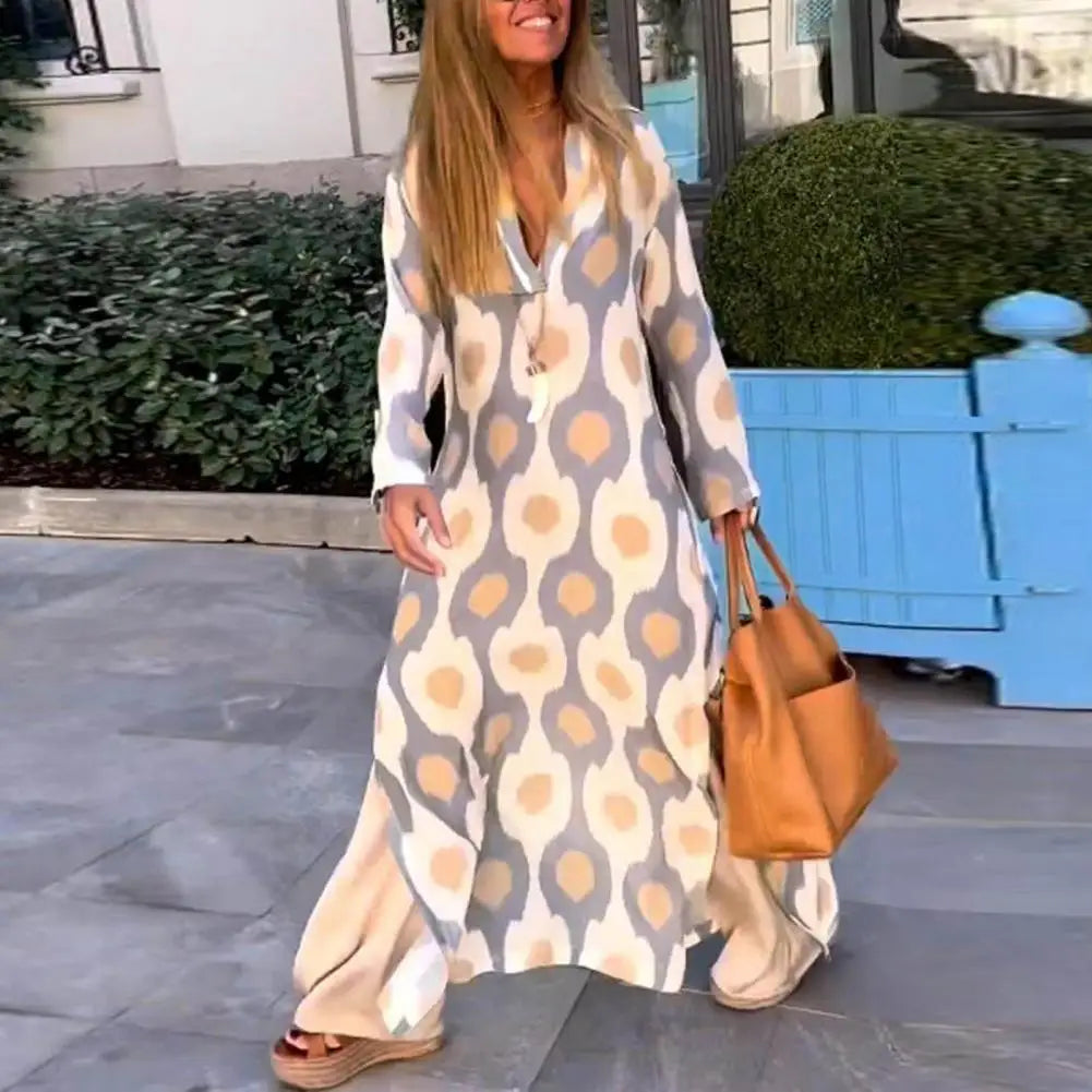 Elegante abito maxi estivo con stampa e scollo a V